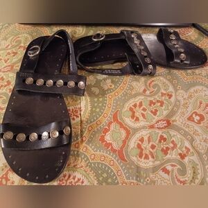 Frye 7 Black Strappy Sandals Flats Silver Studs